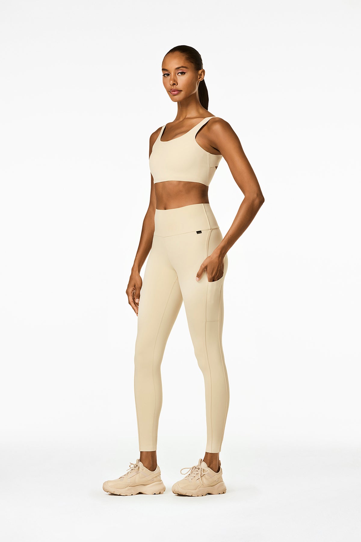 CLAUDINE tight