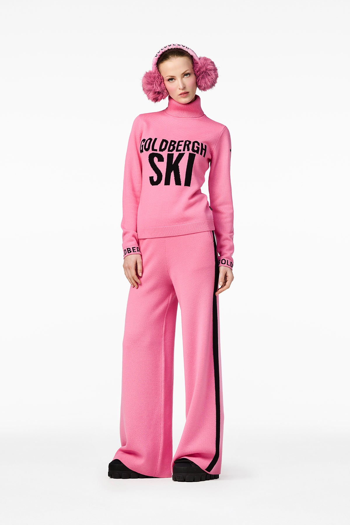 HOI sweater