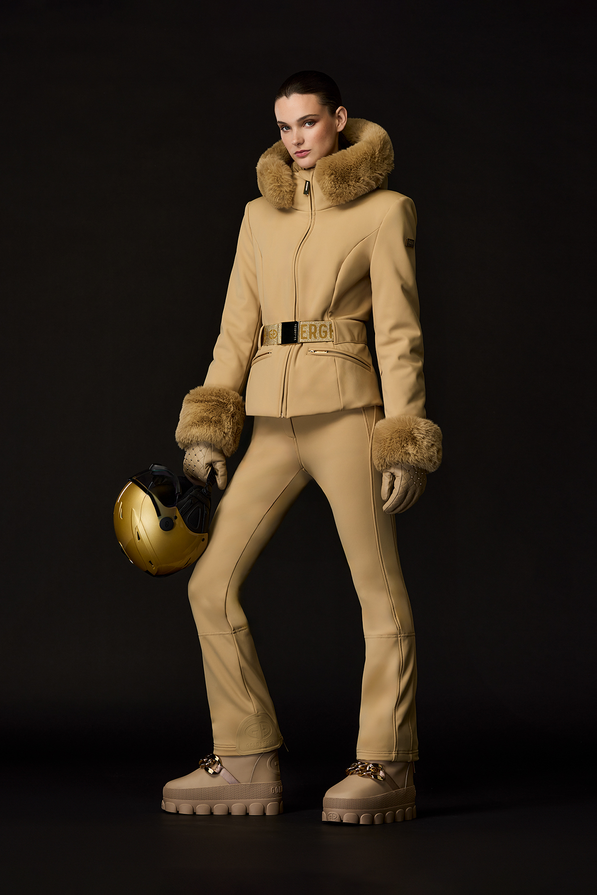 Gold Exclusive outfit 1