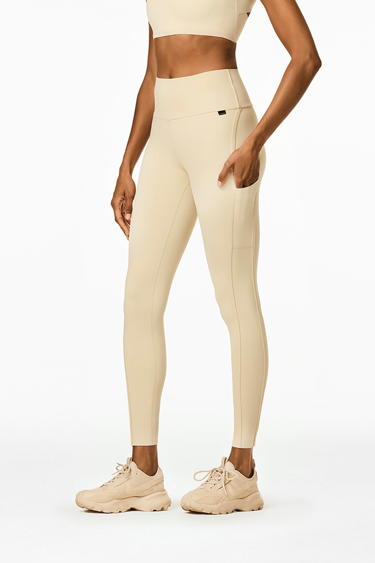 CLAUDINE tight