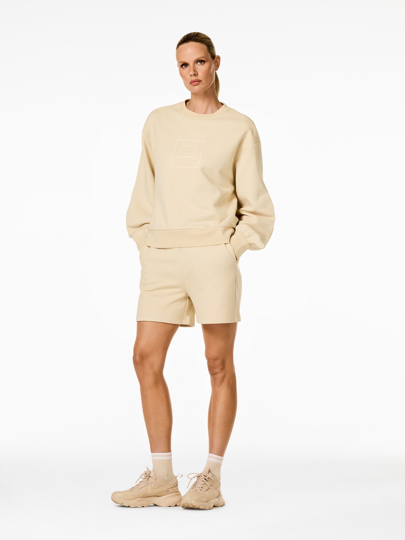 Relax Sweater Champagne Outfit